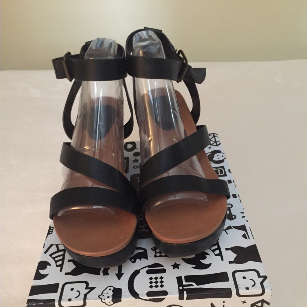 Sz 10 Bamboo brand wedges